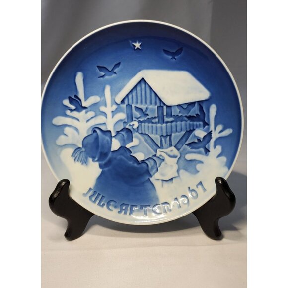 Bing & Grondahl B&G Christmas Plate 1967 Sharing the Joy of Christmas Porcelain - Picture 1 of 3